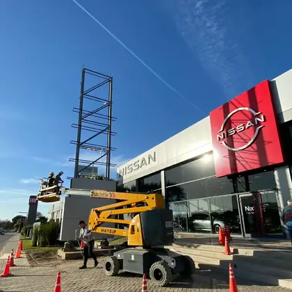 Plataforma elevadora Pro Fast trabajando en obra en Córdoba