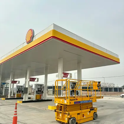 Plataforma elevadora Pro Fast trabajando en obra en Córdoba
